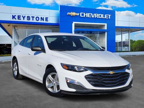 Used 2022 Chevrolet Malibu LS image 1