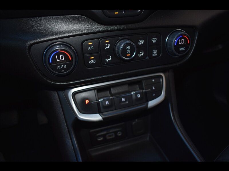 Used 2023 GMC Terrain SLT FWD image 12