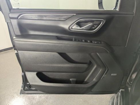 Used 2023 GMC Yukon SLT w/ SLT Premium Package image 13