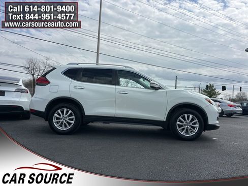 Used 2017 Nissan Rogue SV image 4