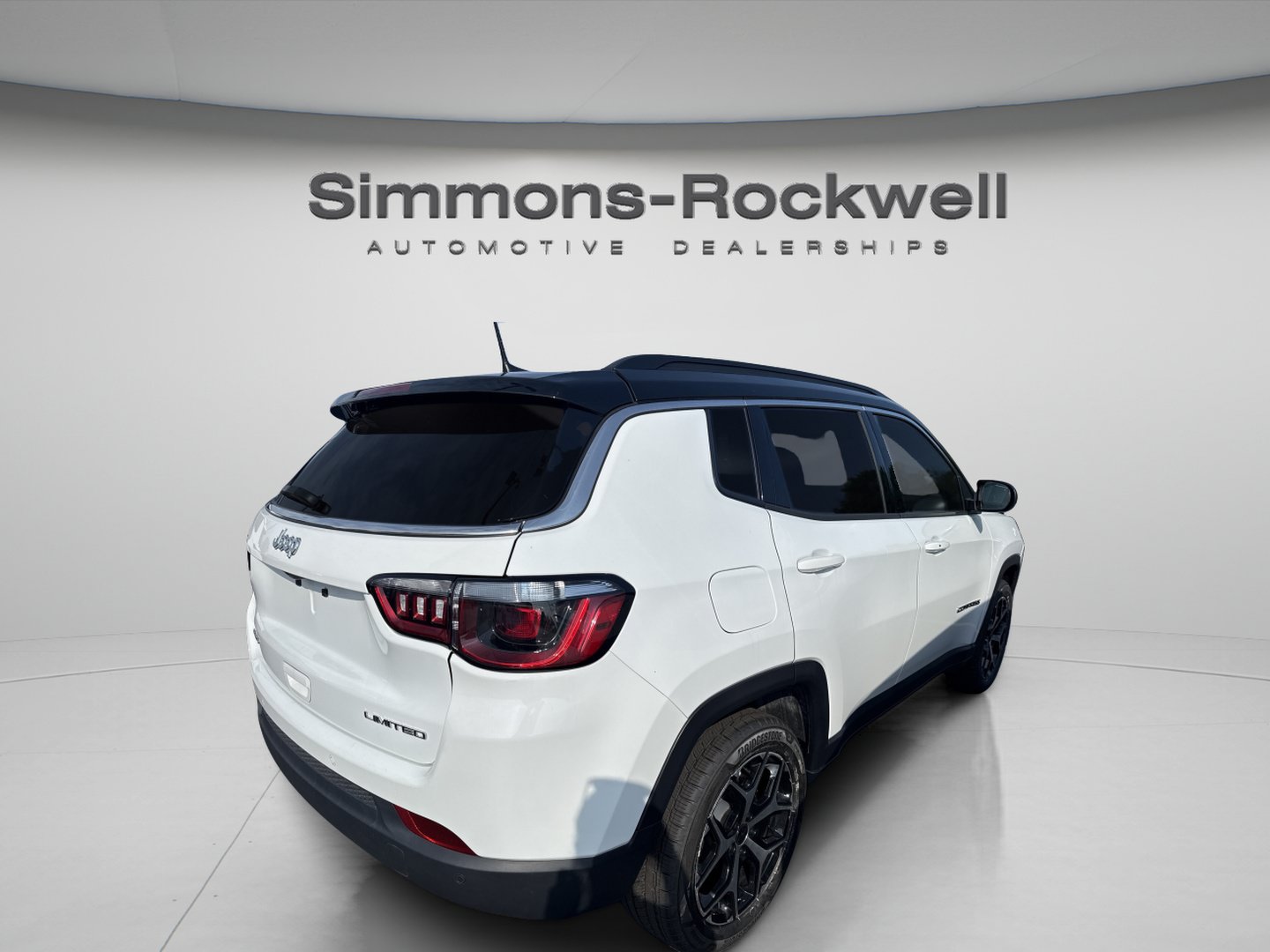 Used 2025 Jeep Compass Limited AWD/4WD image 3