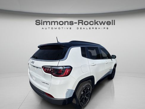 Used 2025 Jeep Compass Limited AWD/4WD image 3