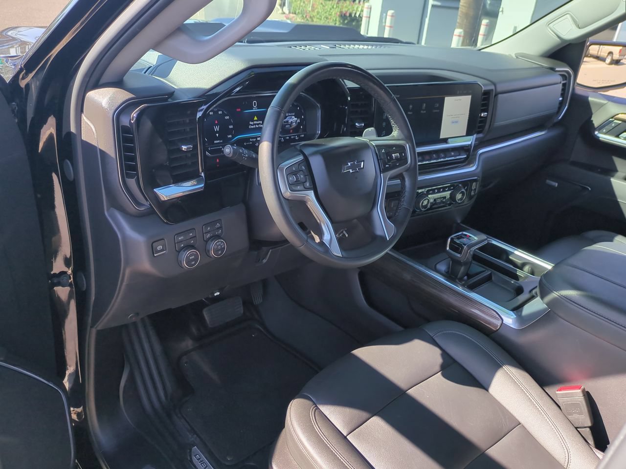 Used 2025 Chevrolet Silverado 1500 LT Trail Boss w/ Convenience Package II AWD/4WD image 10