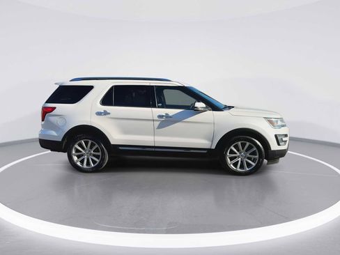 Used 2017 Ford Explorer Limited image 9