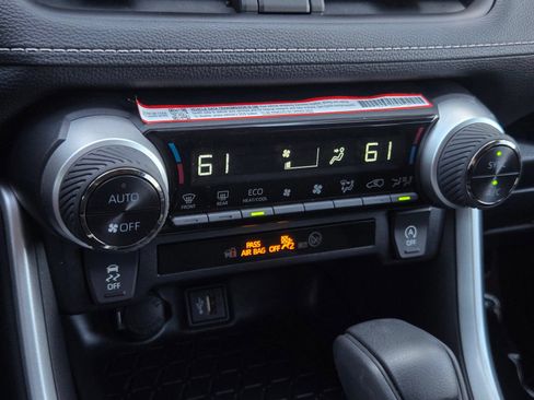 Certified 2025 Toyota RAV4 XLE FWD image 17
