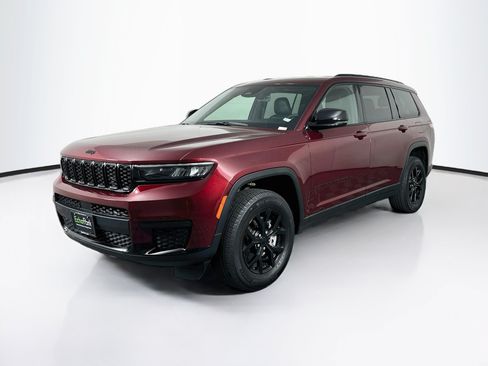 Used 2025 Jeep Grand Cherokee L Laredo RWD image 3
