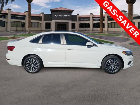 Used 2021 Volkswagen Jetta SE image 9
