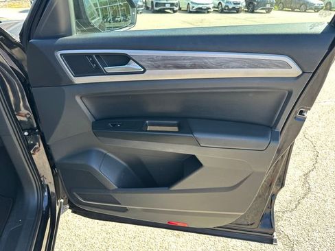 Certified 2020 Volkswagen Atlas Cross Sport SE w/ Panoramic Sunroof Package AWD/4WD image 37