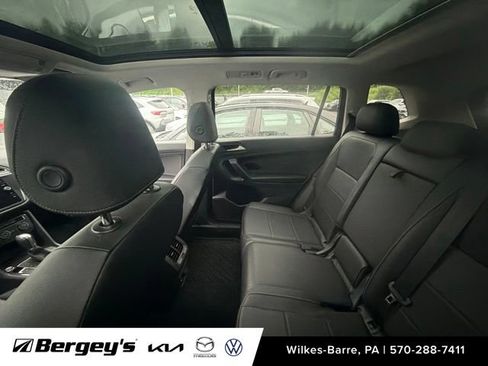 Used 2019 Volkswagen Tiguan SE w/ Panoramic Sunroof Package AWD/4WD image 13