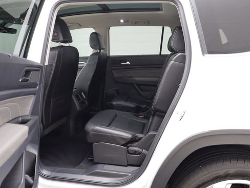 Used 2023 Volkswagen Atlas SE w/ Panoramic Sunroof Package image 12