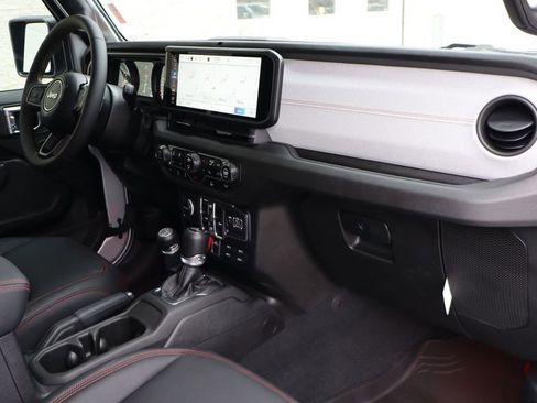 Used 2024 Jeep Wrangler Willys image 34