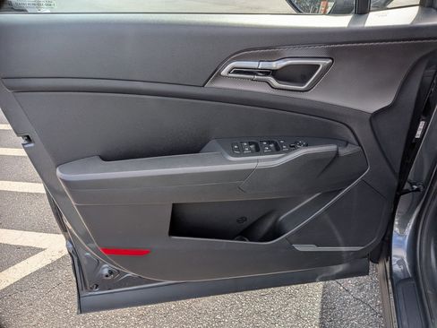 Used 2025 Kia Sportage LX image 11