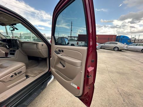 Used 2006 Chevrolet Suburban LTZ w/ Preferred Equipment Group AWD/4WD image 54