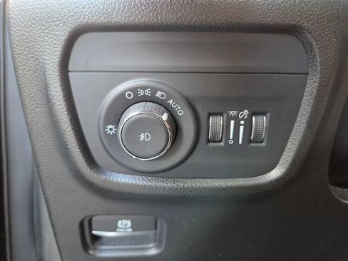 Used 2023 Jeep Grand Cherokee L Overland RWD image 23