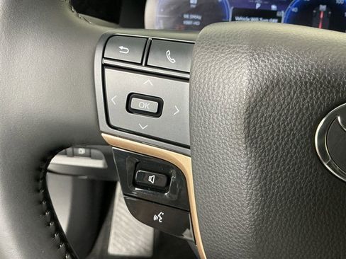 Used 2023 Toyota Crown Platinum image 21
