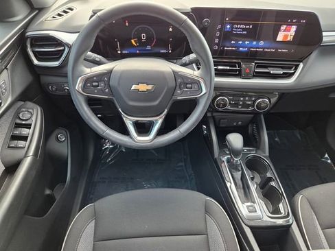 Certified 2025 Chevrolet TrailBlazer LT w/ Convenience Package FWD image 19