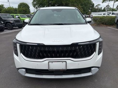 Used 2025 Kia Carnival FWD image 7