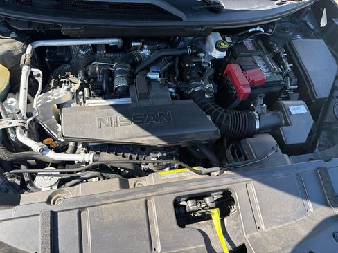 Used 2025 Nissan Rogue S AWD/4WD image 19