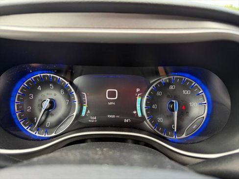 Used 2023 Chrysler Pacifica Touring-L FWD image 27