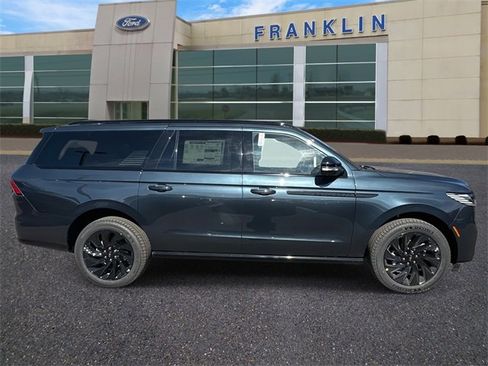 New 2025 Lincoln Navigator L Reserve w/ Jet Appearance Package image 8