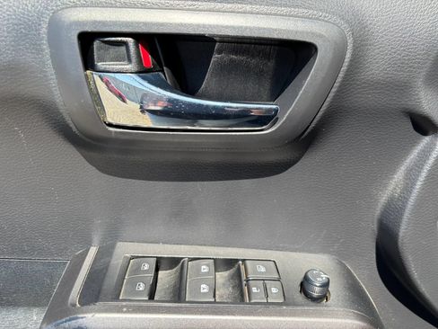 Used 2022 Toyota Tacoma TRD Off-Road AWD/4WD image 14