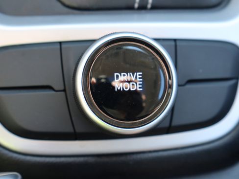 Used 2024 Hyundai Venue SEL image 25