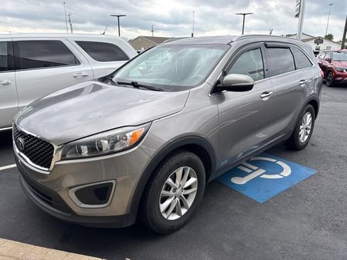 Used 2017 Kia Sorento AWD image 2