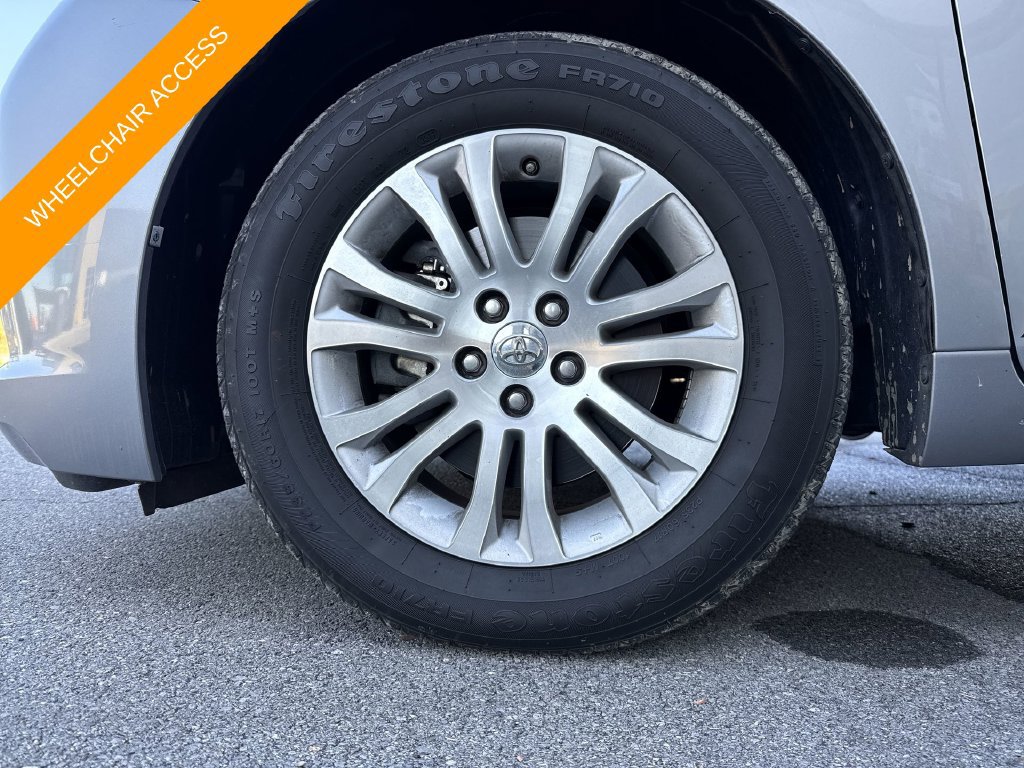 Used 2017 Toyota Sienna XLE Premium FWD image 8