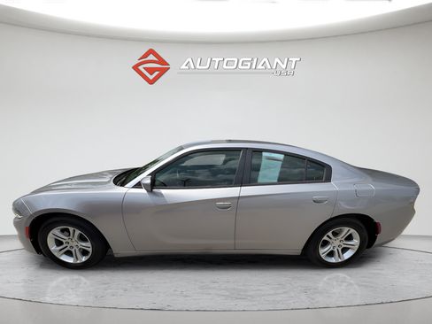 Used 2016 Dodge Charger SE w/ Popular Equipment Group RWD image 5