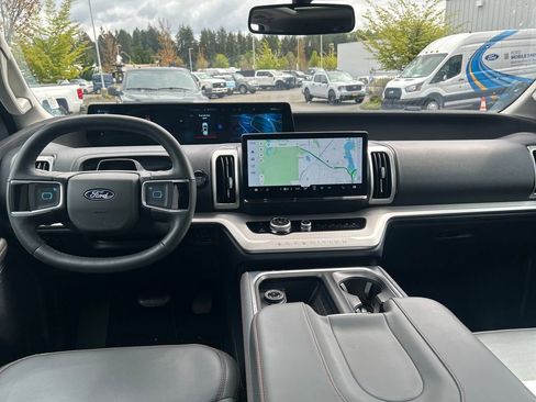 Used 2025 Ford Expedition Max Active AWD/4WD image 6