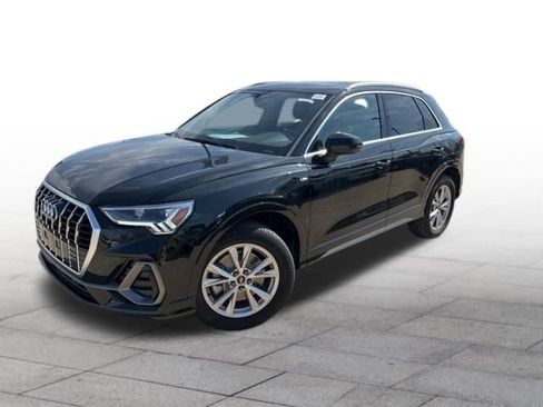 Used 2024 Audi Q3 2.0T Premium w/ Convenience Package image 3