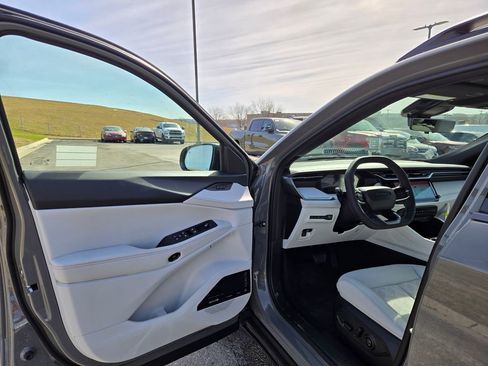 New 2026 Jeep Cherokee Overland image 10