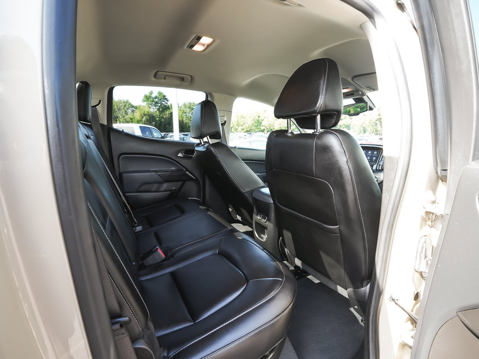 Used 2022 Chevrolet Colorado Z71 AWD/4WD image 39