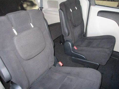 Used 2016 Dodge Grand Caravan SE image 19