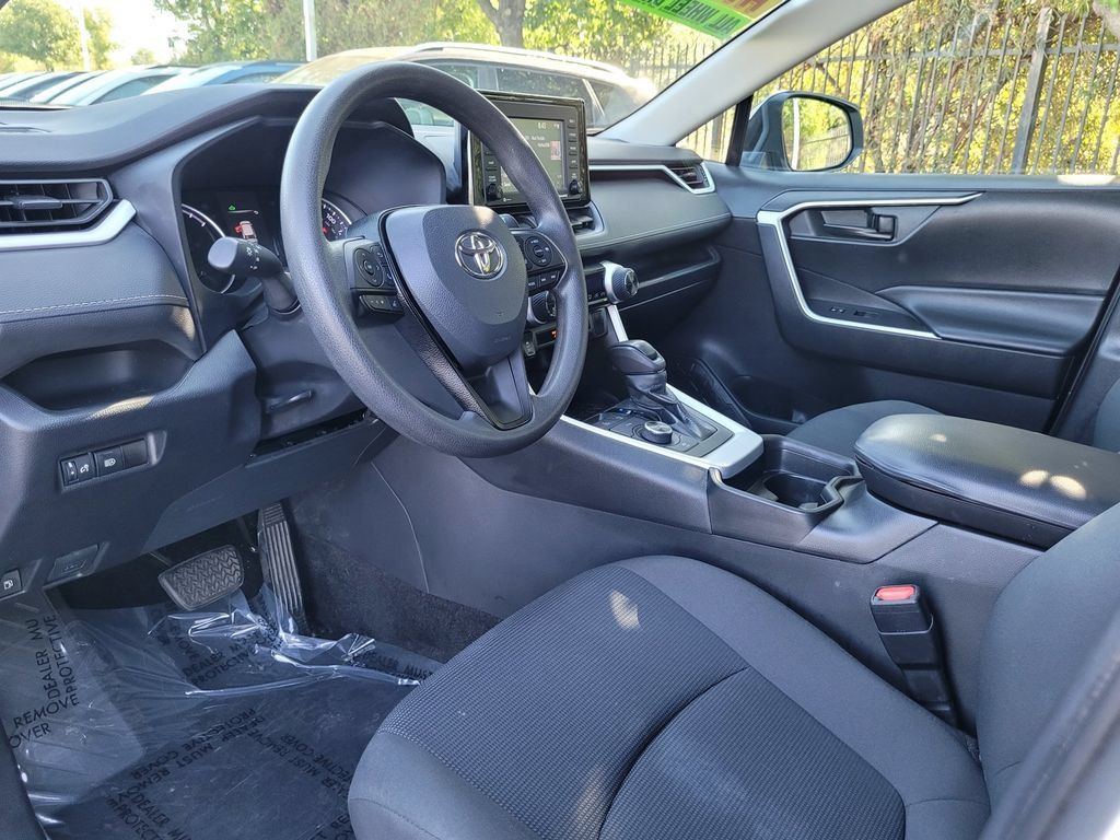 Used 2021 Toyota RAV4 LE AWD/4WD image 11