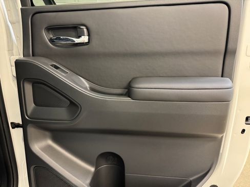 Used 2023 Nissan Frontier SV w/ Midnight Edition Package image 27