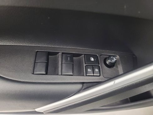 Used 2025 Toyota Corolla Cross LE image 22