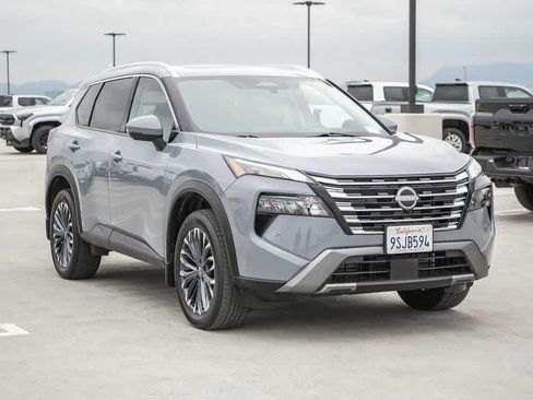 Used 2025 Nissan Rogue SL w/ Tech Package AWD/4WD image 7