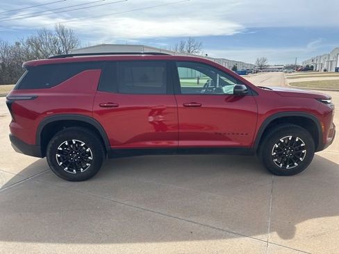 Used 2024 Chevrolet Traverse Z71 w/ Enhanced Driving Package AWD/4WD image 6