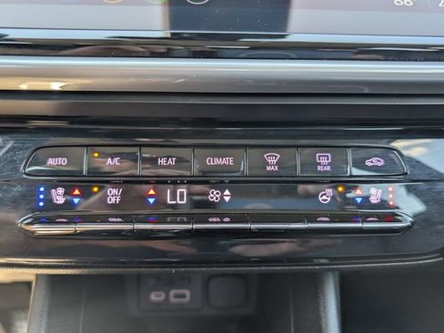 Used 2023 Chevrolet Bolt EUV Premier w/ Sun & Sound Package FWD image 26