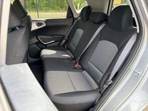 Used 2025 Kia Soul LX w/ LX Technology Package FWD image 18