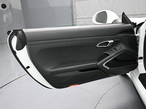 Certified 2019 Porsche 911 Targa 4 AWD/4WD image 16