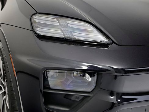 New 2026 Porsche Macan Electric image 18