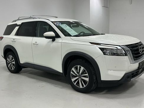 Used 2023 Nissan Pathfinder SL AWD/4WD image 8