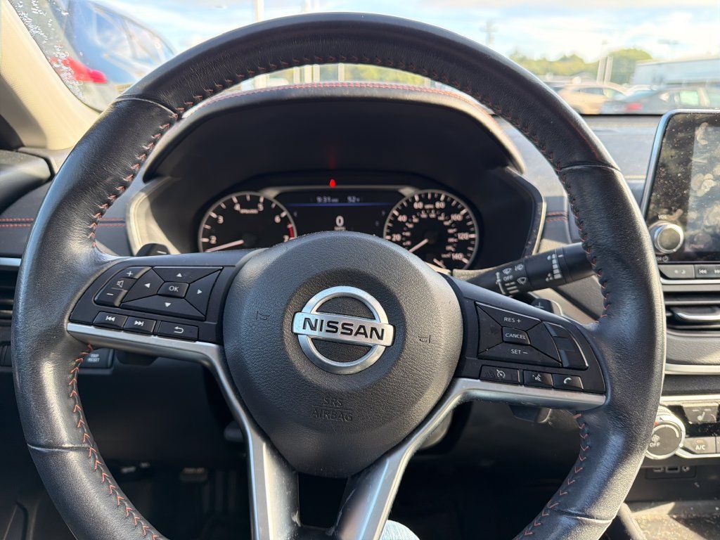 Used 2022 Nissan Altima 2.5 SR w/ Midnight Edition Package FWD image 12