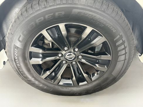 Used 2019 Nissan Armada Platinum w/ Interior Lighting Package image 11