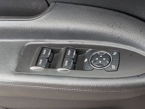 Used 2018 Lincoln MKT AWD image 16