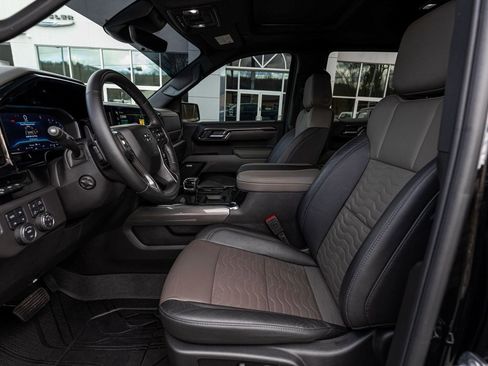 Used 2024 Chevrolet Silverado 1500 ZR2 w/ Technology Package image 20