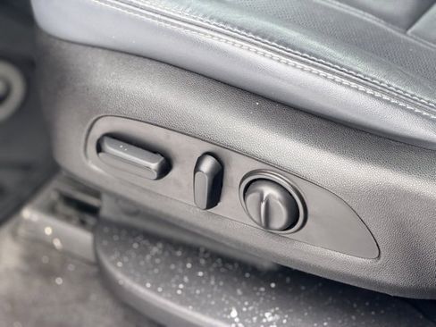 Used 2019 Buick Enclave Essence image 7