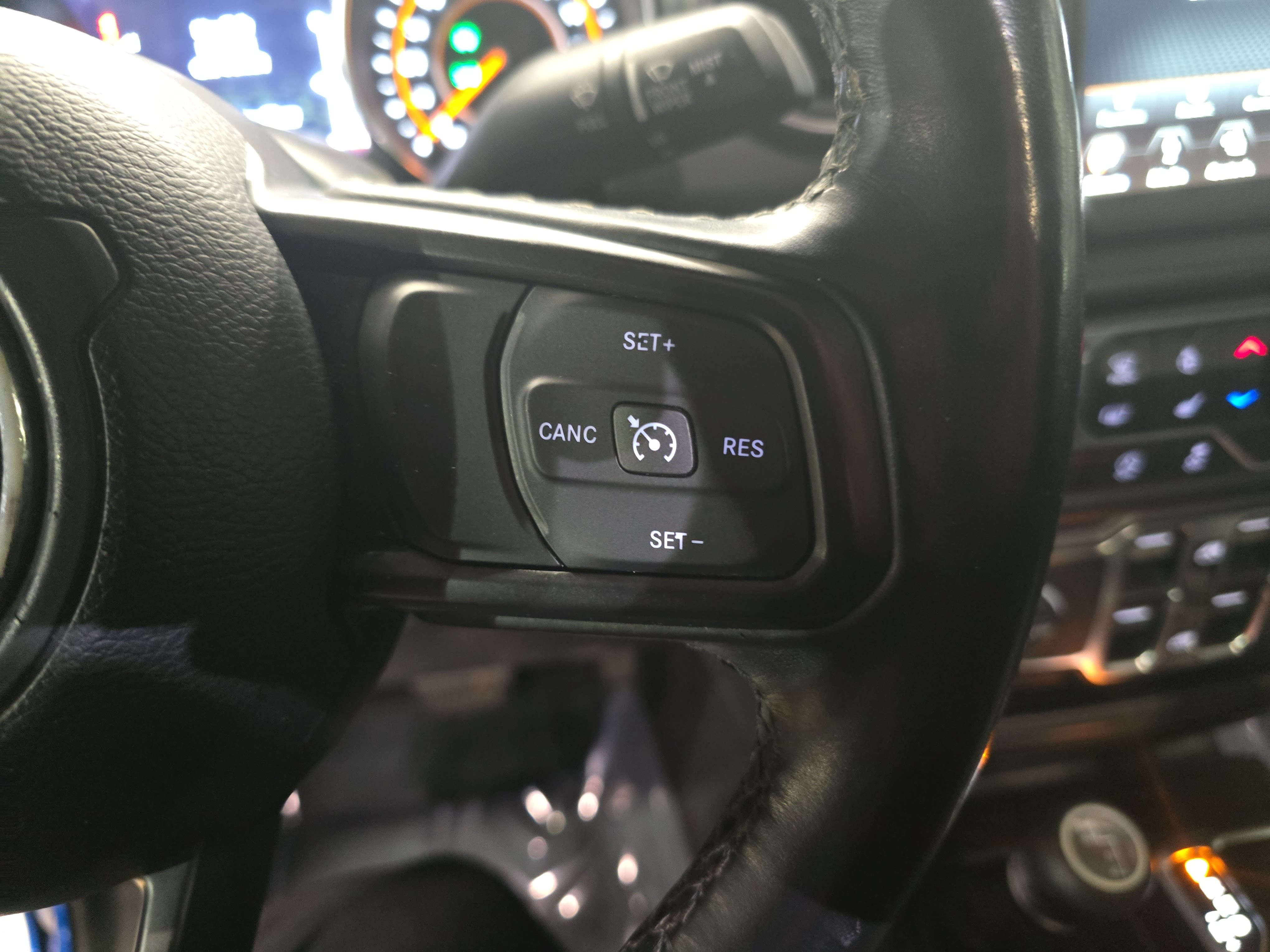 Used 2023 Jeep Gladiator Sport AWD/4WD image 18